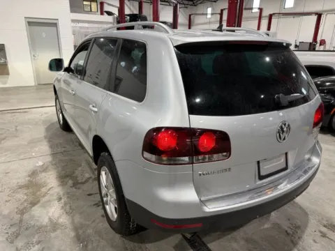 More photos of 2008 Volkswagen Touareg 2 VR6 FSI at Indy Auto Man - Westfield, IN