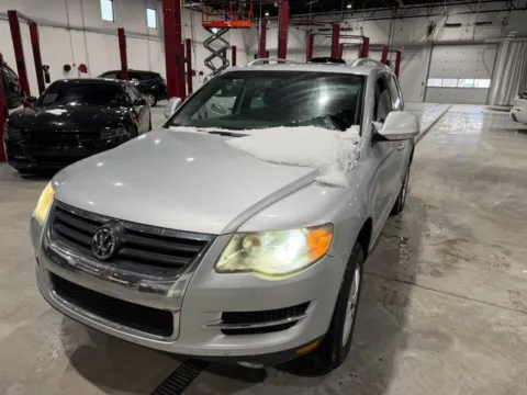 Photos of 2008 Volkswagen Touareg 2 VR6 FSI for sale in Westfield, IN at Indy Auto Man - Westfield