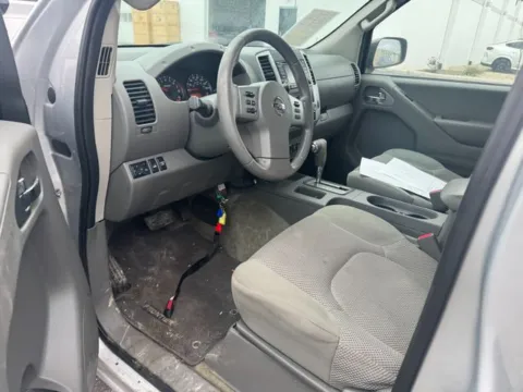 More photos of 2016 Nissan Frontier SV at Indy Auto Man - Westfield, IN