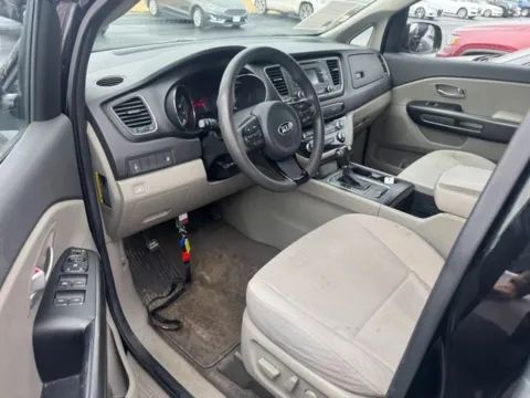 More photos of 2016 Kia Sedona LX at Indy Auto Man - Westfield, IN