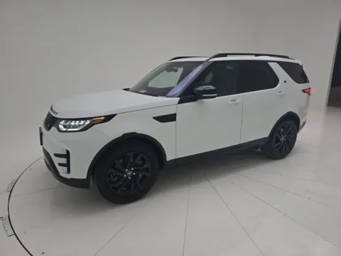 Another view of 2020 Land Rover Discovery Landmark Edition for sale in Westfield, IN at Indy Auto Man - Westfield