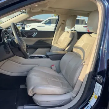 More photos of 2017 Lincoln Continental Select at Indy Auto Man - Westfield, IN