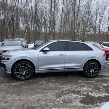 More photos of 2021 Audi Q8 55 Premium Plus quattro at Indy Auto Man - Westfield, IN