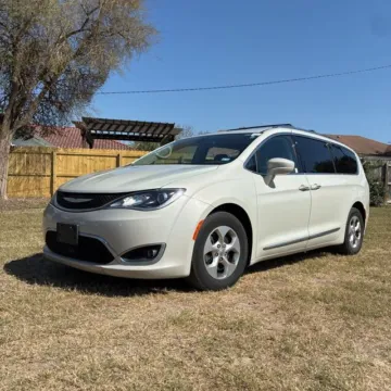 Photos of 2017 Chrysler Pacifica Touring L Plus for sale in Westfield, IN at Indy Auto Man - Westfield