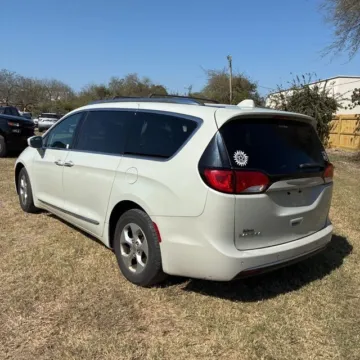 More photos of 2017 Chrysler Pacifica Touring L Plus at Indy Auto Man - Westfield, IN