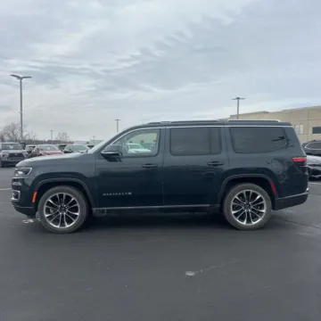 More photos of 2022 Jeep Wagoneer Series III at Indy Auto Man - Westfield, IN
