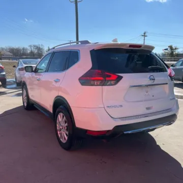 More photos of 2017 Nissan Rogue SV at Indy Auto Man - Westfield, IN