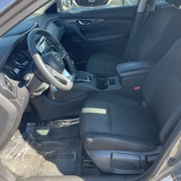 More photos of 2017 Nissan Rogue S at Indy Auto Man - Westfield, IN