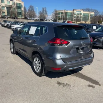 More photos of 2017 Nissan Rogue S at Indy Auto Man - Westfield, IN