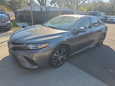 Photos of 2018 Toyota Camry SE for sale in Westfield, IN at Indy Auto Man - Westfield