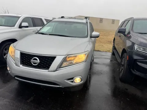 Photos of 2014 Nissan Pathfinder Platinum for sale in Westfield, IN at Indy Auto Man - Westfield