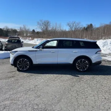 More photos of 2022 Lincoln Aviator Reserve at Indy Auto Man - Westfield, IN