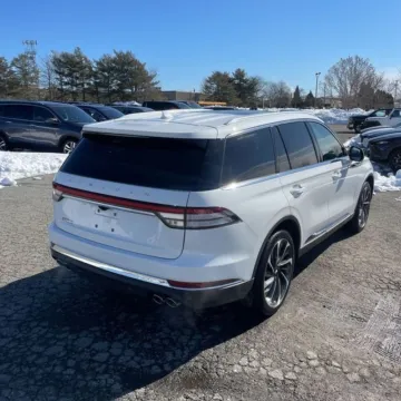 More photos of 2022 Lincoln Aviator Reserve at Indy Auto Man - Westfield, IN