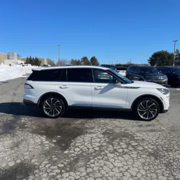 Another view of 2022 Lincoln Aviator Reserve for sale in Westfield, IN at Indy Auto Man - Westfield