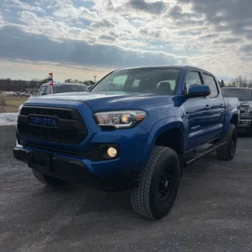 Photos of 2018 Toyota Tacoma SR5 V6 for sale in Westfield, IN at Indy Auto Man - Westfield