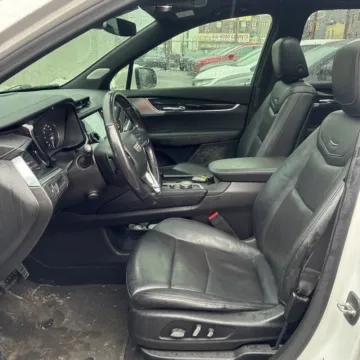 More photos of 2021 Cadillac XT6 Premium Luxury at Indy Auto Man - Westfield, IN