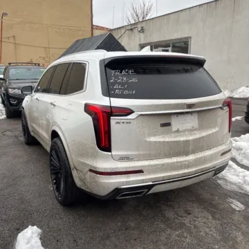More photos of 2021 Cadillac XT6 Premium Luxury at Indy Auto Man - Westfield, IN