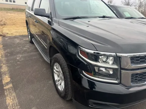 Photos of 2018 Chevrolet Suburban LT for sale in Westfield, IN at Indy Auto Man - Westfield