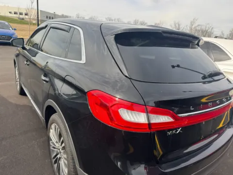 More photos of 2016 Lincoln MKX Reserve at Indy Auto Man - Westfield, IN