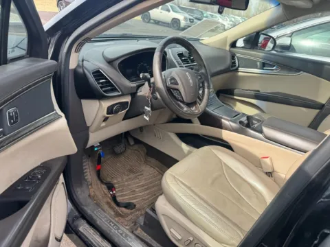 More photos of 2016 Lincoln MKX Reserve at Indy Auto Man - Westfield, IN