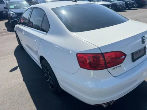 More photos of 2011 Volkswagen Jetta SEL 2.5 at Indy Auto Man - Westfield, IN