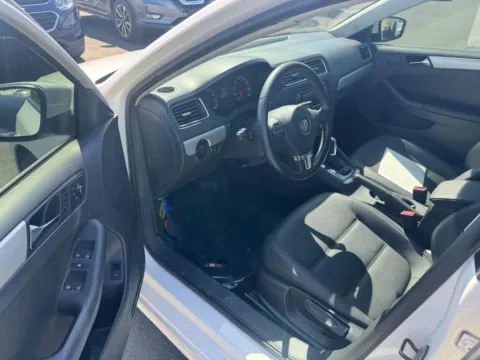 More photos of 2011 Volkswagen Jetta SEL 2.5 at Indy Auto Man - Westfield, IN