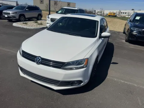 Photos of 2011 Volkswagen Jetta SEL 2.5 for sale in Westfield, IN at Indy Auto Man - Westfield