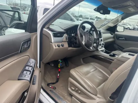 More photos of 2019 GMC Yukon SLT Standard Edition at Indy Auto Man - Westfield, IN