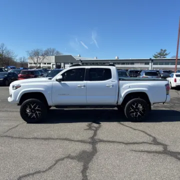 More photos of 2017 Toyota Tacoma Limited V6 at Indy Auto Man - Westfield, IN
