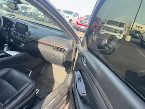 More photos of 2021 Nissan Altima 2.5 Platinum at Indy Auto Man - Westfield, IN