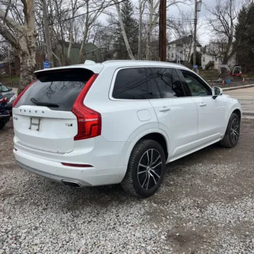 More photos of 2020 Volvo XC90 T6 Momentum at Indy Auto Man - Westfield, IN