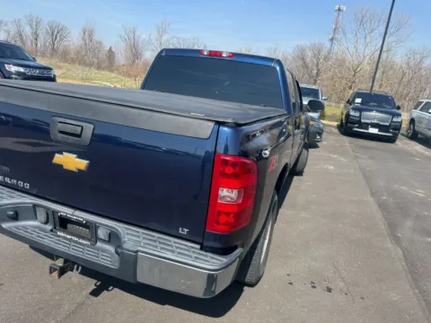 Photos of 2009 Chevrolet Silverado 1500 LT for sale in Westfield, IN at Indy Auto Man - Westfield