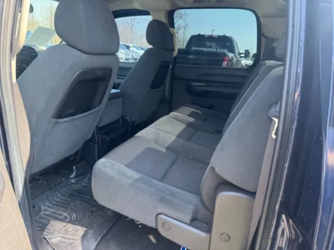 More photos of 2009 Chevrolet Silverado 1500 LT at Indy Auto Man - Westfield, IN