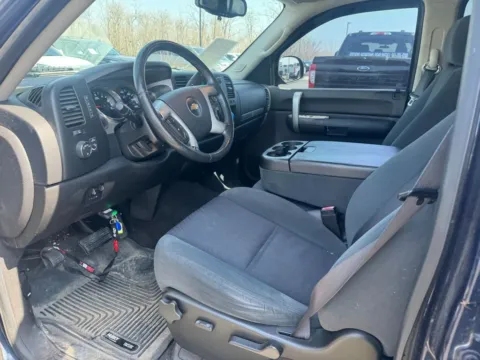 More photos of 2009 Chevrolet Silverado 1500 LT at Indy Auto Man - Westfield, IN