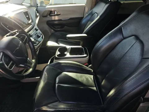 More photos of 2020 Chrysler Pacifica Touring L Plus at Indy Auto Man - Westfield, IN