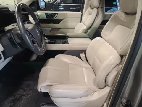 More photos of 2020 Lincoln Navigator Reserve at Indy Auto Man - Westfield, IN