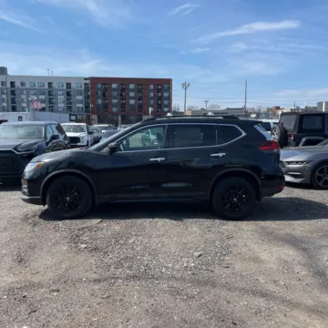 More photos of 2017 Nissan Rogue SV at Indy Auto Man - Westfield, IN