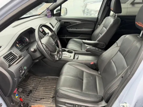 More photos of 2022 Honda Pilot TrailSport at Indy Auto Man - Westfield, IN