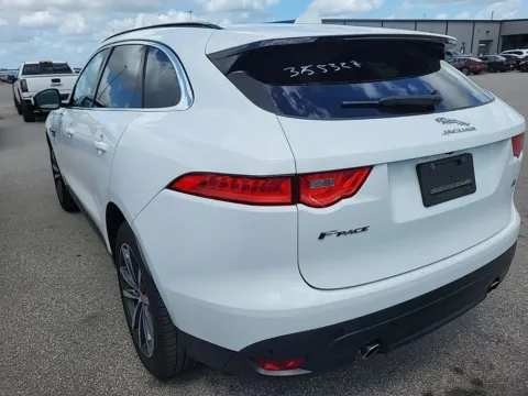 More photos of 2019 Jaguar F-PACE 25t Prestige at Indy Auto Man - Westfield, IN