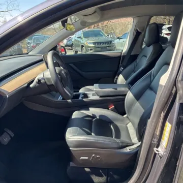 More photos of 2022 Tesla Model Y Long Range at Indy Auto Man - Westfield, IN