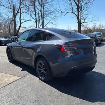 More photos of 2022 Tesla Model Y Long Range at Indy Auto Man - Westfield, IN
