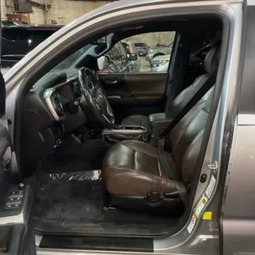 More photos of 2017 Toyota Tacoma Limited V6 at Indy Auto Man - Westfield, IN