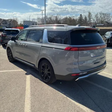 More photos of 2022 Kia Carnival SX Prestige at Indy Auto Man - Westfield, IN