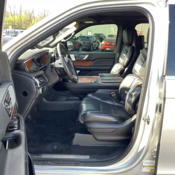 More photos of 2019 Lincoln Navigator Reserve at Indy Auto Man - Westfield, IN