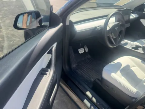 More photos of 2021 Tesla Model Y Performance at Indy Auto Man - Westfield, IN