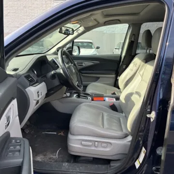 More photos of 2016 Honda Pilot EX-L at Indy Auto Man - Westfield, IN