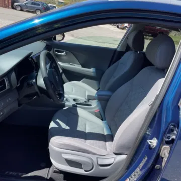 More photos of 2019 Kia Niro LX at Indy Auto Man - Westfield, IN