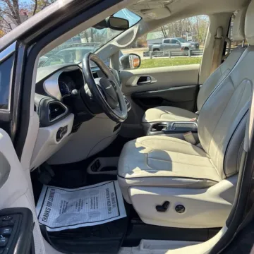 More photos of 2018 Chrysler Pacifica Hybrid Limited at Indy Auto Man - Westfield, IN