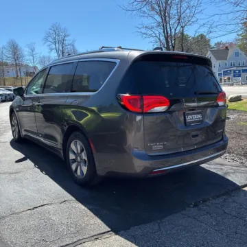 More photos of 2018 Chrysler Pacifica Hybrid Limited at Indy Auto Man - Westfield, IN