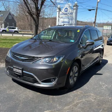 Photos of 2018 Chrysler Pacifica Hybrid Limited for sale in Westfield, IN at Indy Auto Man - Westfield